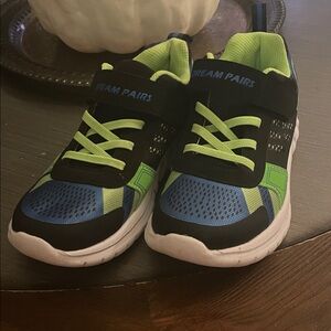 Dream Pairs Kids' Sneakers in Black and Neon Green